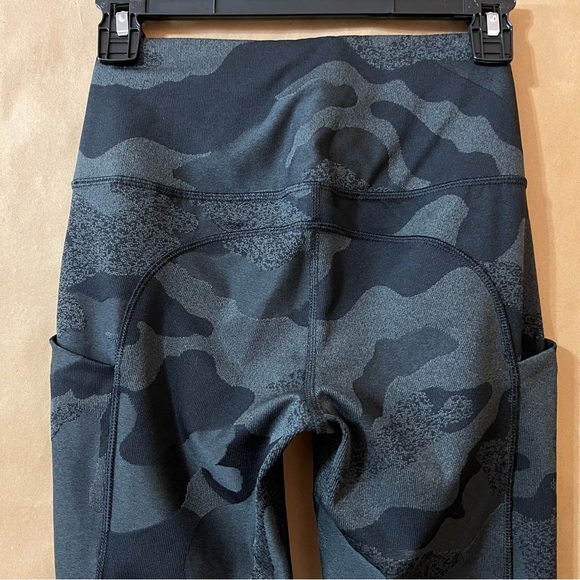 The North Face | High Rise Luxe Motivation Pocket 7/8 Leggings Black Camo Size M - Picture 9 of 11